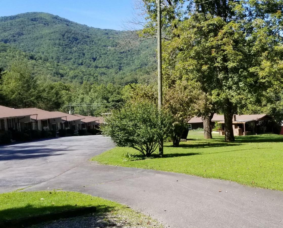 Tanglewood Motel And Log Cabinsマギー・バレー エクステリア 写真