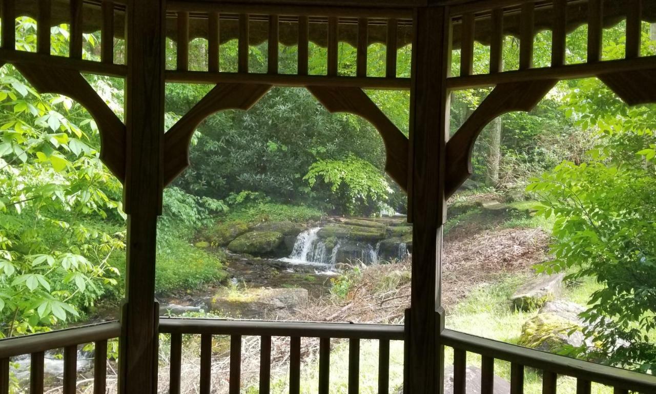 Tanglewood Motel And Log Cabinsマギー・バレー エクステリア 写真