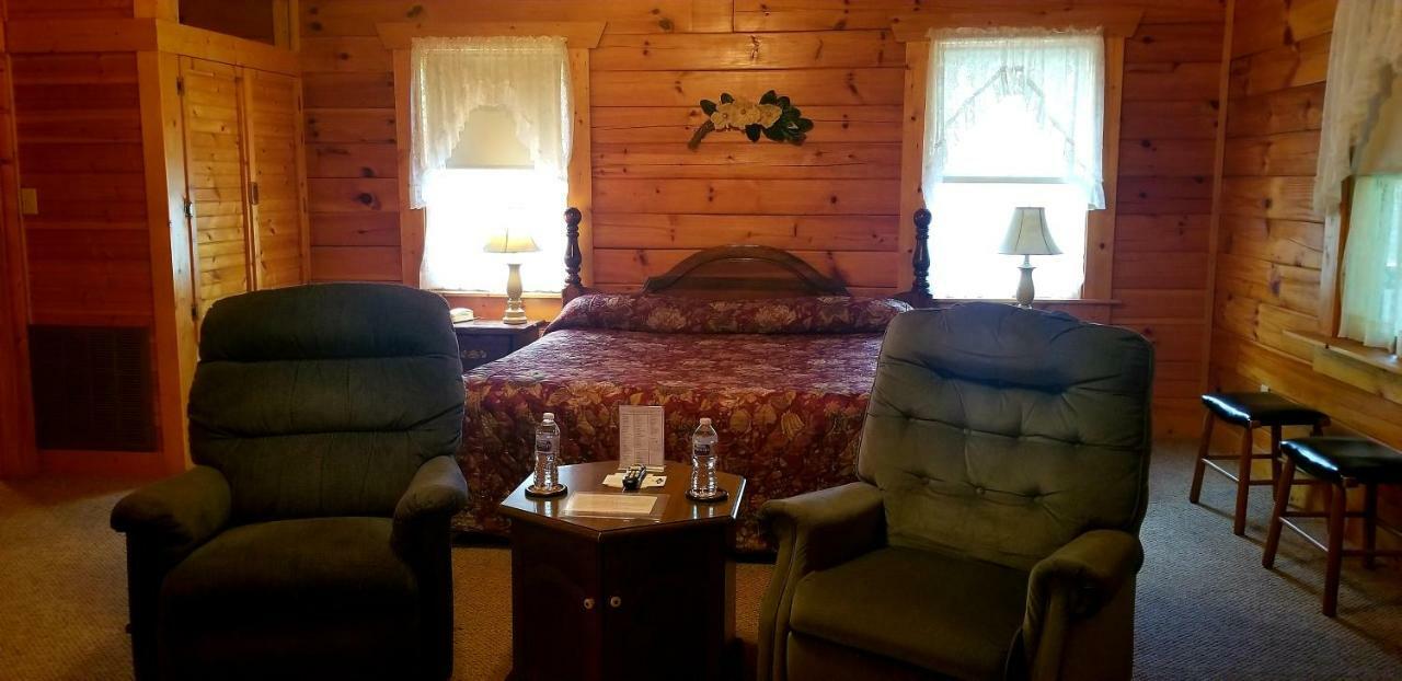 Tanglewood Motel And Log Cabinsマギー・バレー エクステリア 写真