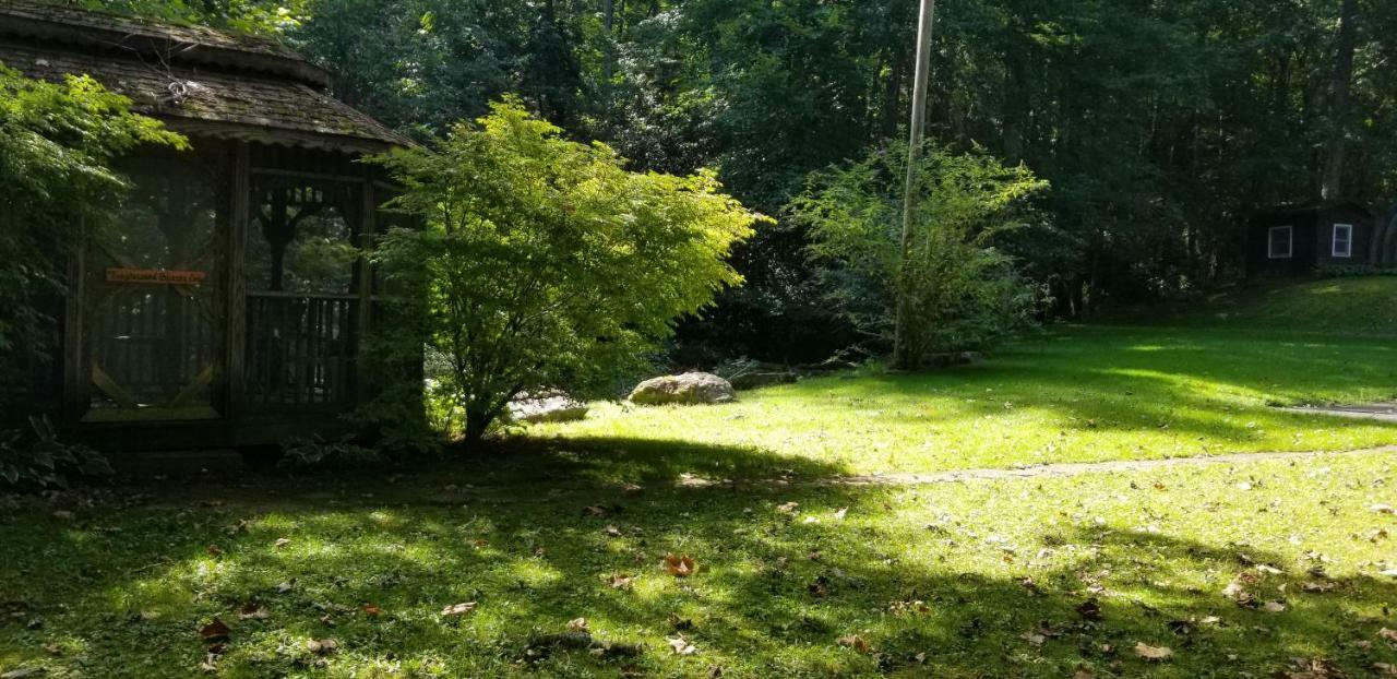 Tanglewood Motel And Log Cabinsマギー・バレー エクステリア 写真