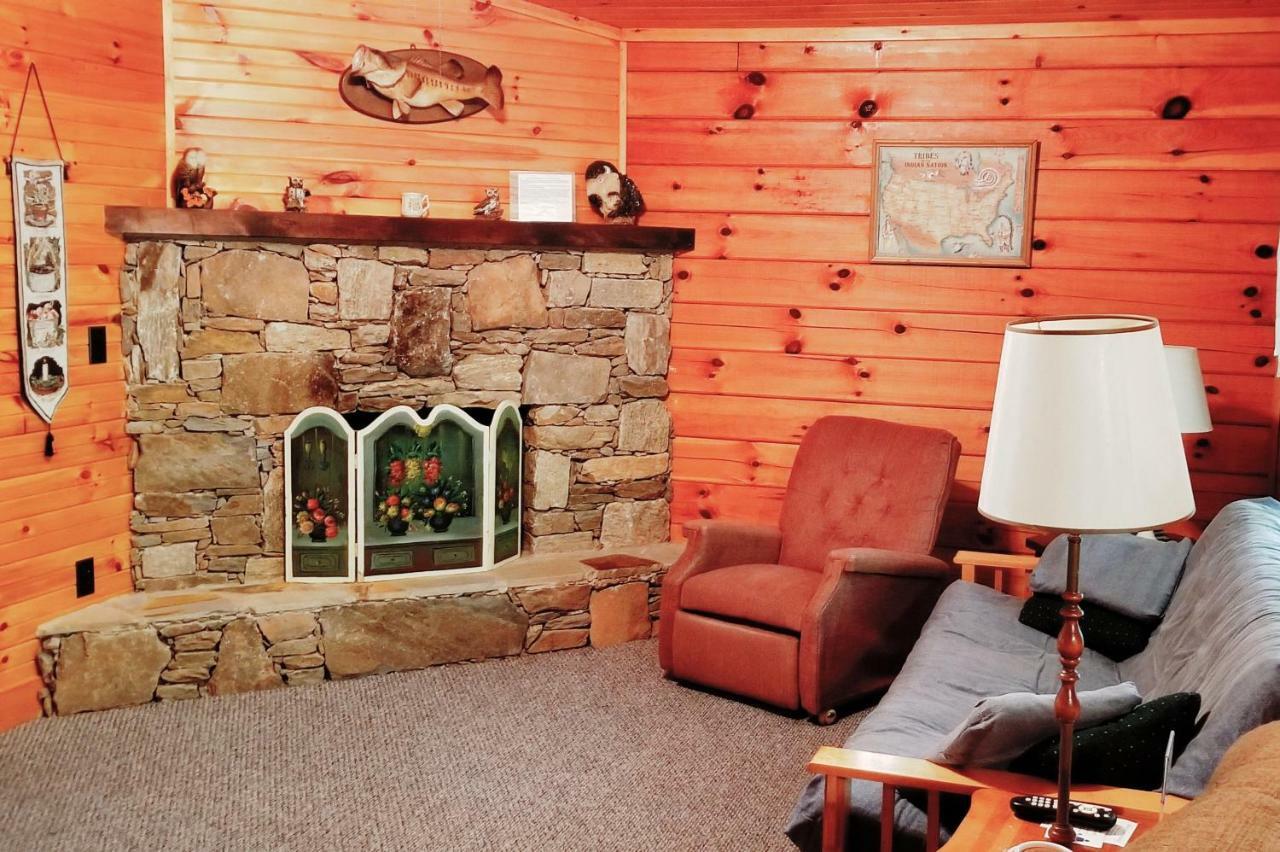 Tanglewood Motel And Log Cabinsマギー・バレー エクステリア 写真